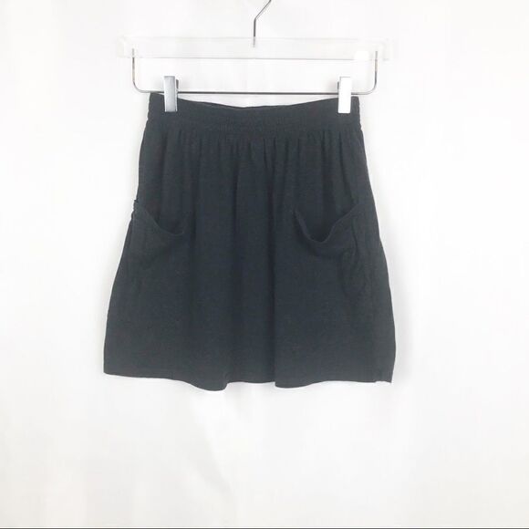 ARITZIA Talula elastic waist pocket skirt. S. - Picture 1 of 3